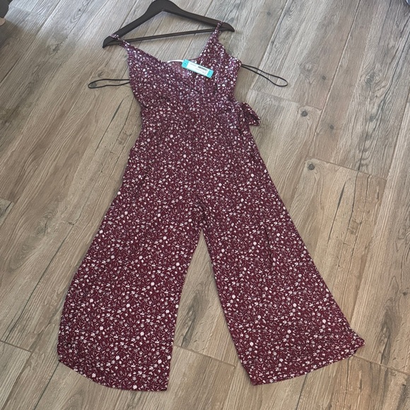 Kaileigh Maroon Floral Jumpsuit with Pockets and adjustable straps - Picture 2 of 4